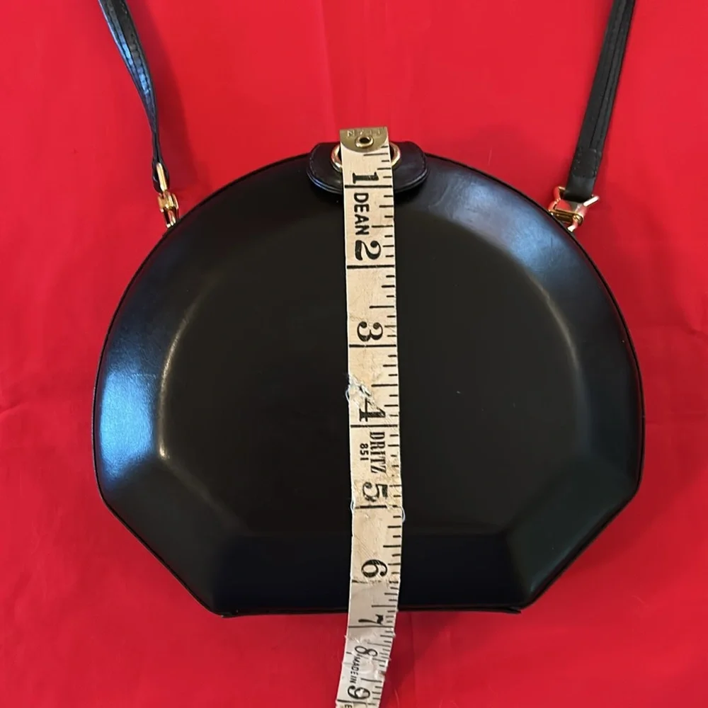 Gucci 70s Canteen Purse Black and Gold Round Hard Case Structured Shoulder Bag - Picture 11 of 17